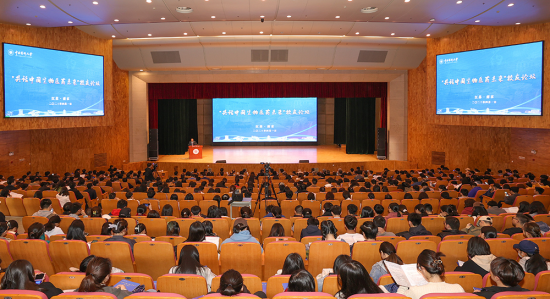 中国药科大学举办“共话中国生物医药未来”校友论坛。崔嘉跃 摄